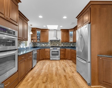 7205 Van Ness Court - Photo Thumbnail 11