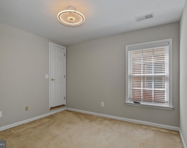 4619 Hummingbird Lane - Photo Thumbnail 18