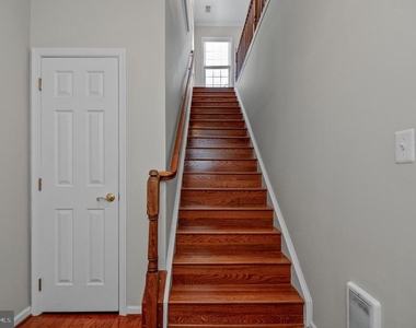 4619 Hummingbird Lane - Photo Thumbnail 3
