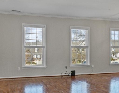 4619 Hummingbird Lane - Photo Thumbnail 8