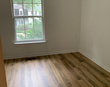 10226 Quiet Pond Terrace - Photo Thumbnail 20