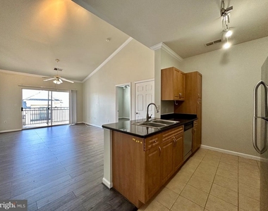 12925 Centre Park Circle - Photo Thumbnail 4
