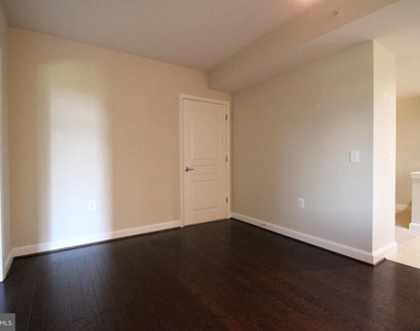 2451 Midtown Avenue - Photo Thumbnail 8