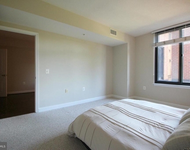 2451 Midtown Avenue - Photo Thumbnail 16