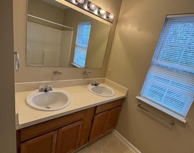 544 Allston Circle - Photo Thumbnail 11