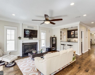 312 Pine Street - Photo Thumbnail 3