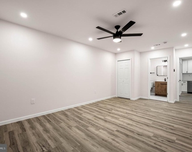 437 W Girard Avenue - Photo Thumbnail 5