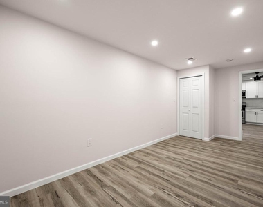 437 W Girard Avenue - Photo Thumbnail 8