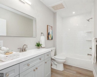 3919 Ridge Avenue - Photo Thumbnail 5