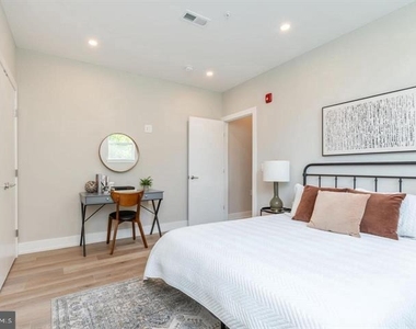 3919 Ridge Avenue - Photo Thumbnail 9