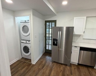 403 Walnut Avenue - Photo Thumbnail 6