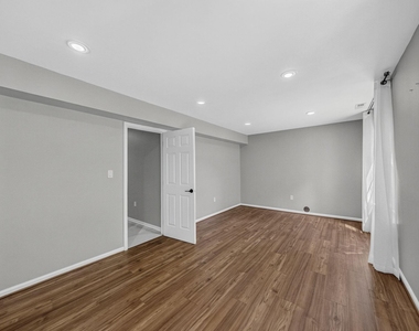 132 S Barrow Place - Photo Thumbnail 5