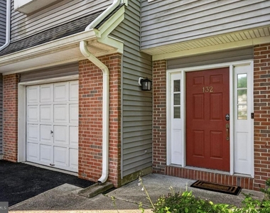 132 S Barrow Place - Photo Thumbnail 2