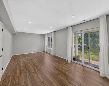 132 S Barrow Place - Photo Thumbnail 6