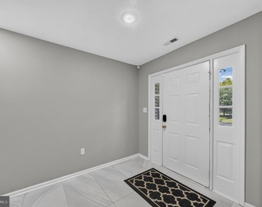 132 S Barrow Place - Photo Thumbnail 3