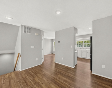 132 S Barrow Place - Photo Thumbnail 8