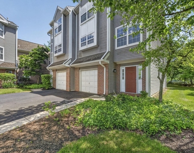 132 S Barrow Place - Photo Thumbnail 1