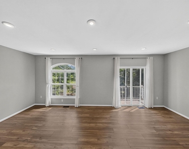 132 S Barrow Place - Photo Thumbnail 12
