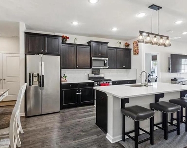 5 Roberta Way S - Photo Thumbnail 6