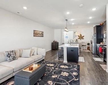 5 Roberta Way S - Photo Thumbnail 8