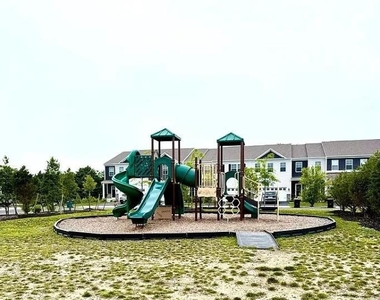 5 Roberta Way S - Photo Thumbnail 24