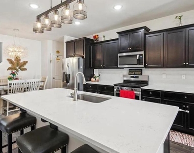 5 Roberta Way S - Photo Thumbnail 2