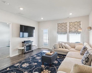 5 Roberta Way S - Photo Thumbnail 3
