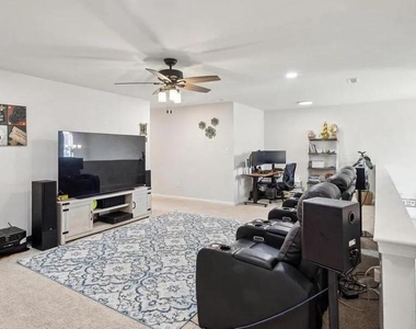 5 Roberta Way S - Photo Thumbnail 4