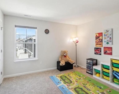 5 Roberta Way S - Photo Thumbnail 17
