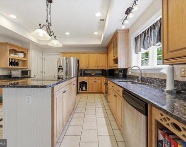 11406 Rolling Green Place - Photo Thumbnail 11