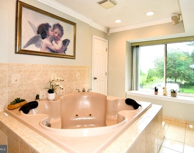 9401 Hickory View Place - Photo Thumbnail 26
