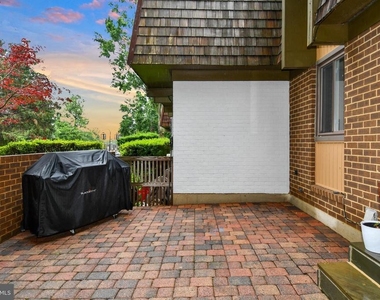 9401 Hickory View Place - Photo Thumbnail 7