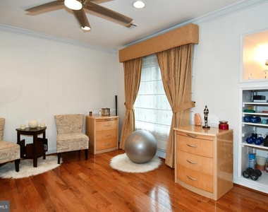 9401 Hickory View Place - Photo Thumbnail 23