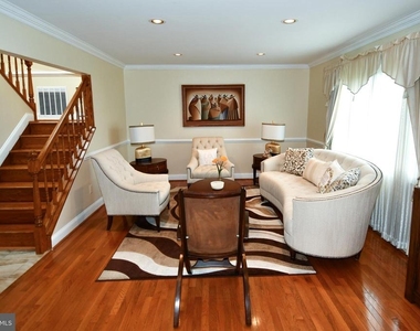 9401 Hickory View Place - Photo Thumbnail 14