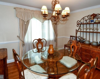 9401 Hickory View Place - Photo Thumbnail 13