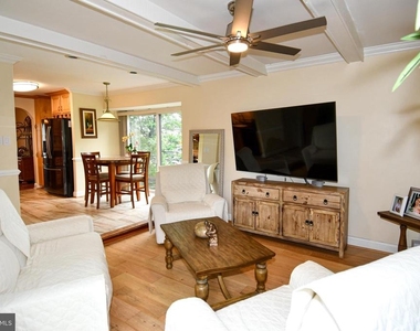 9401 Hickory View Place - Photo Thumbnail 6