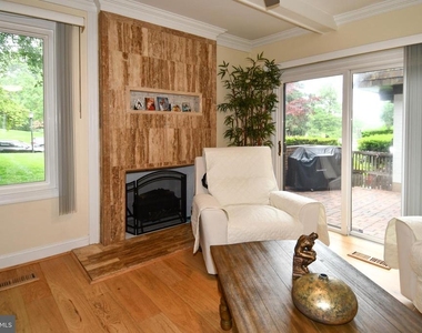 9401 Hickory View Place - Photo Thumbnail 3