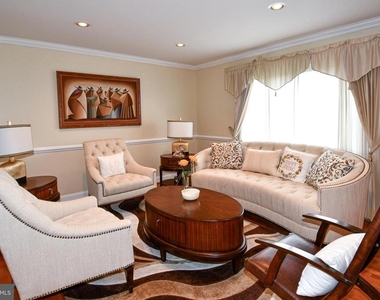 9401 Hickory View Place - Photo Thumbnail 16