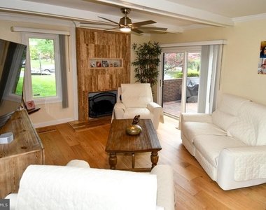 9401 Hickory View Place - Photo Thumbnail 5