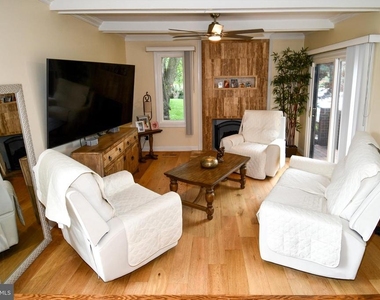 9401 Hickory View Place - Photo Thumbnail 4