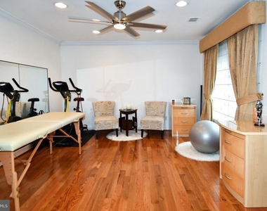 9401 Hickory View Place - Photo Thumbnail 24