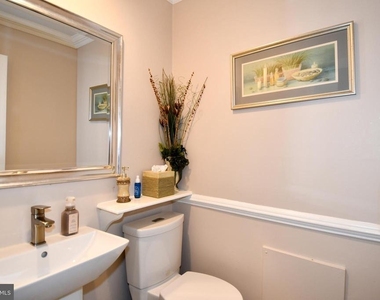 9401 Hickory View Place - Photo Thumbnail 18