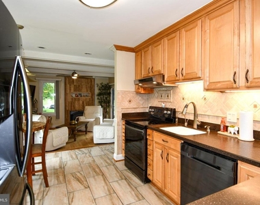 9401 Hickory View Place - Photo Thumbnail 11