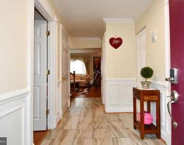 9401 Hickory View Place - Photo Thumbnail 2