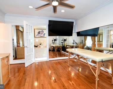 9401 Hickory View Place - Photo Thumbnail 21