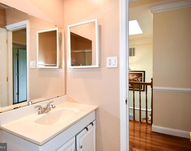 9401 Hickory View Place - Photo Thumbnail 32