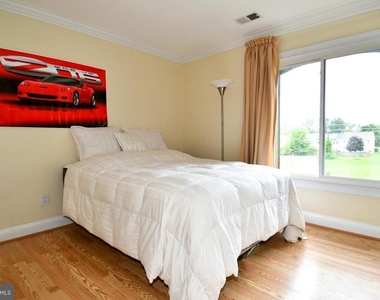 9401 Hickory View Place - Photo Thumbnail 30