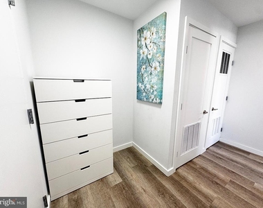 700 Roeder Road - Photo Thumbnail 7