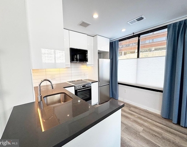 700 Roeder Road - Photo Thumbnail 3