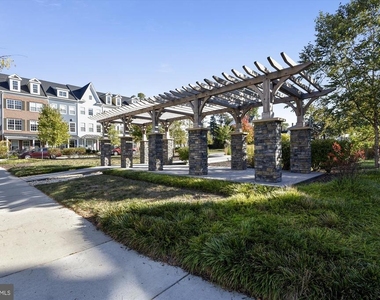67 Linden Place - Photo Thumbnail 30